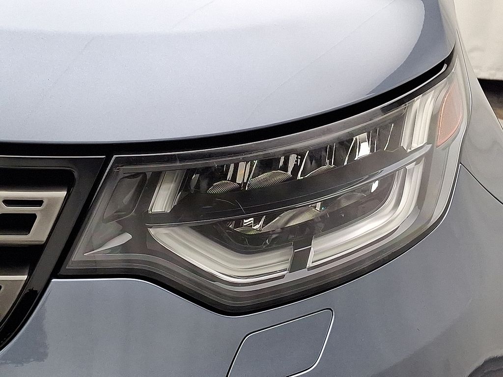 Thumbnail: 2019 Land Rover Discovery - 9