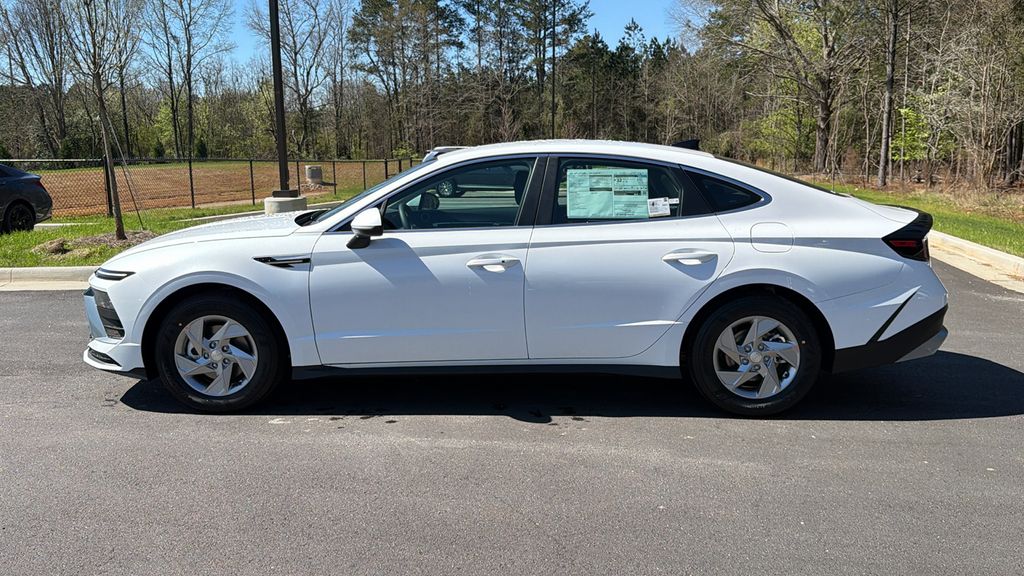 New 2026 White Hyundai SE image 9