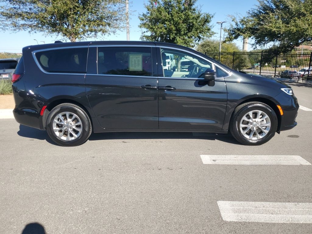 Used Car 2023 Chrysler Pacifica  Touring L For Sale Under $40,000 In Austin, Texas