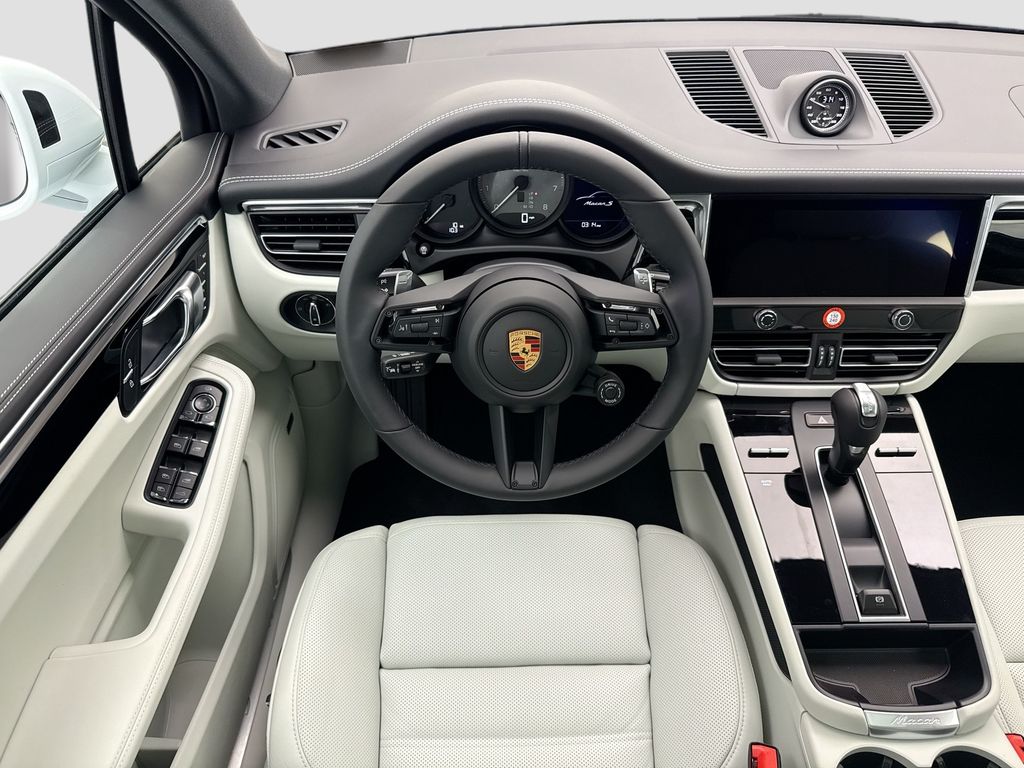 Thumbnail: 2026 Porsche Macan - 13