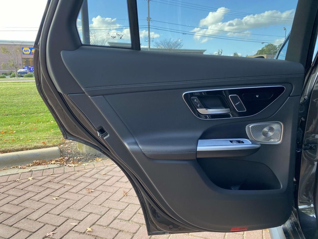 Thumbnail: 2025 Mercedes-Benz GLC - 15