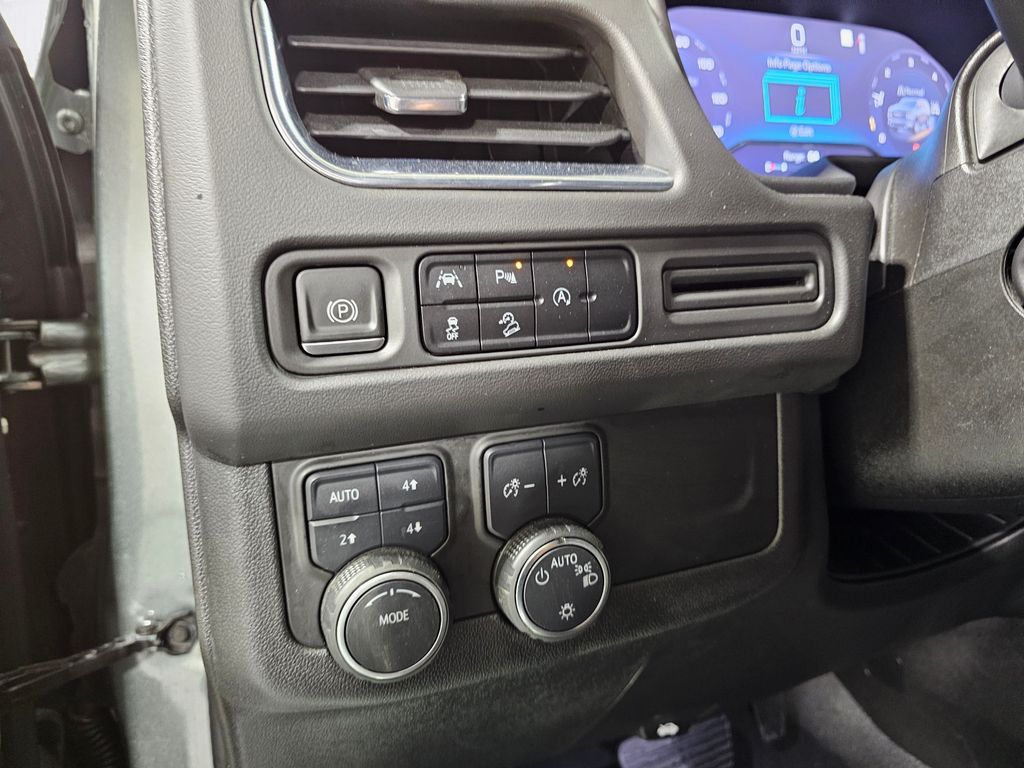 Used 2023  Chevrolet Premier image 22