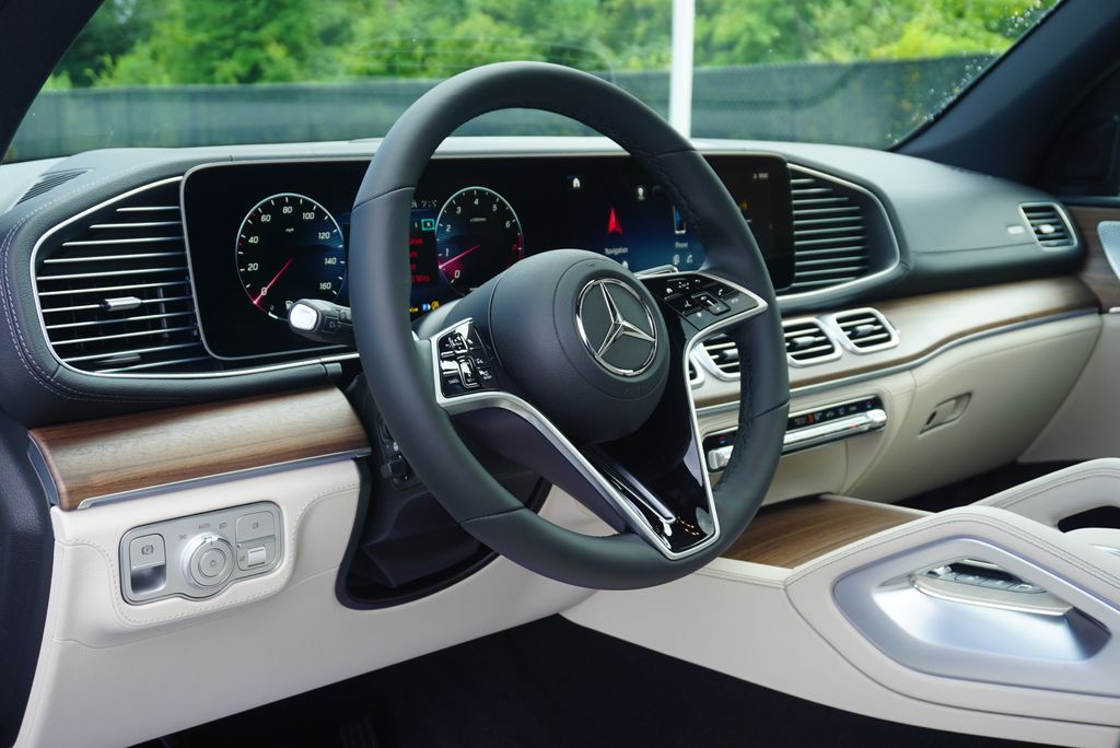 Thumbnail: 2026 Mercedes-Benz GLE - 10
