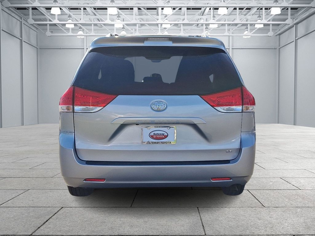 Thumbnail: 2014 Toyota Sienna - 5