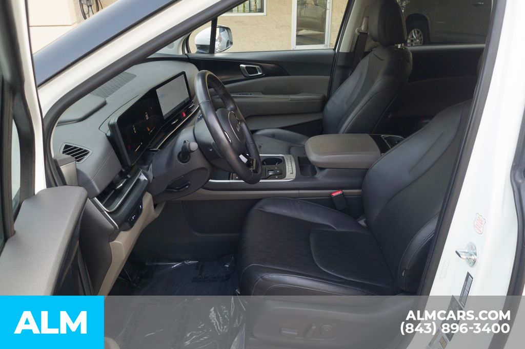 Used 2025 White Kia LXS image 15
