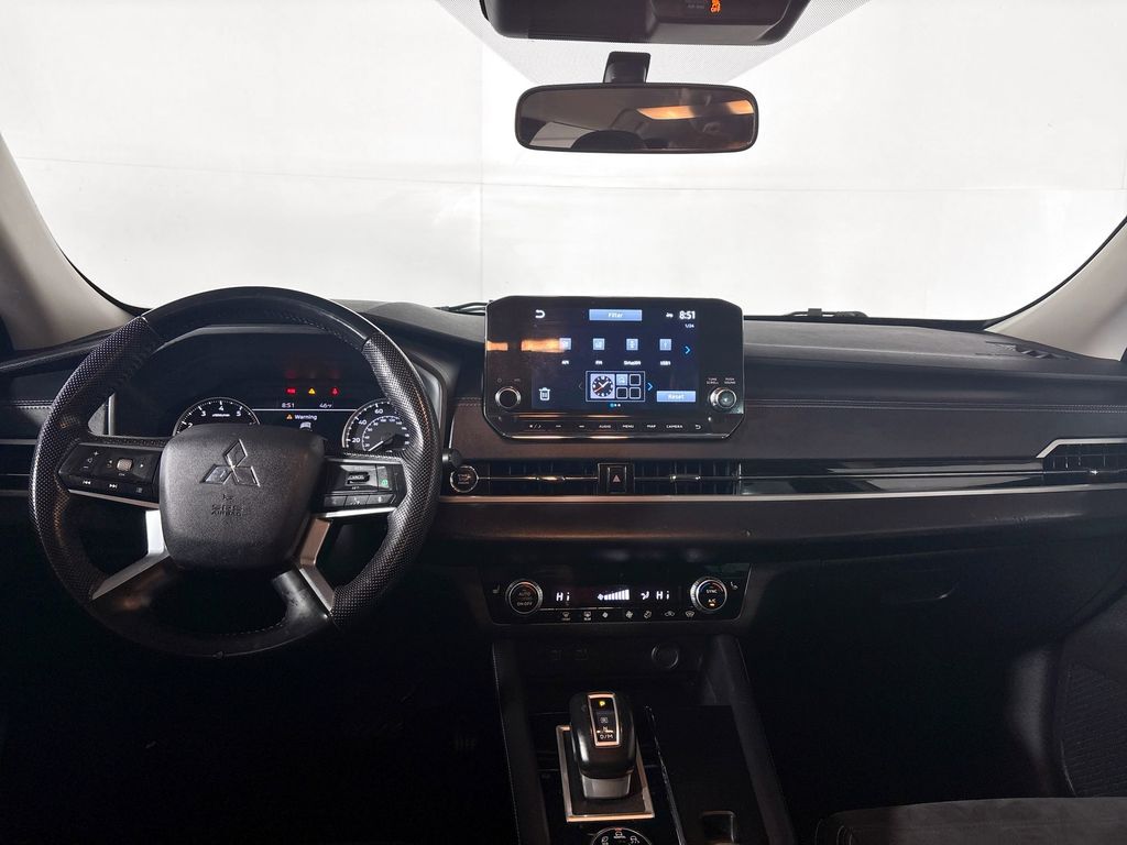 2023 Mitsubishi Outlander SE