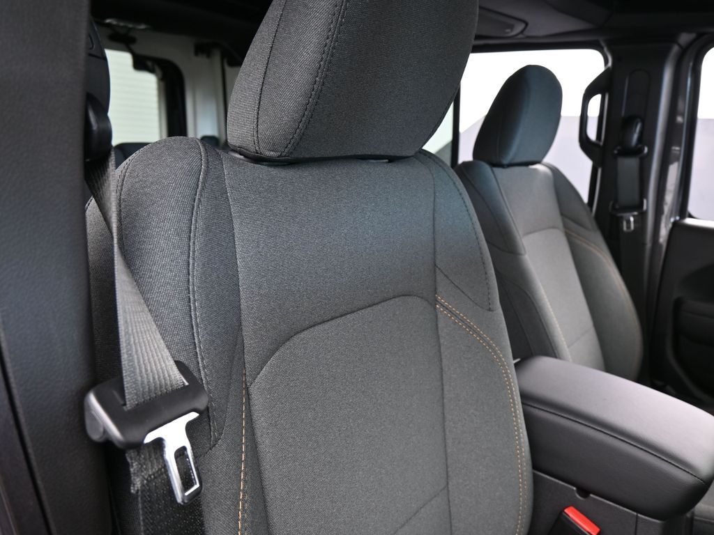 New 2026 Granite Crystal Metallic Clearcoat Jeep Willys image 32