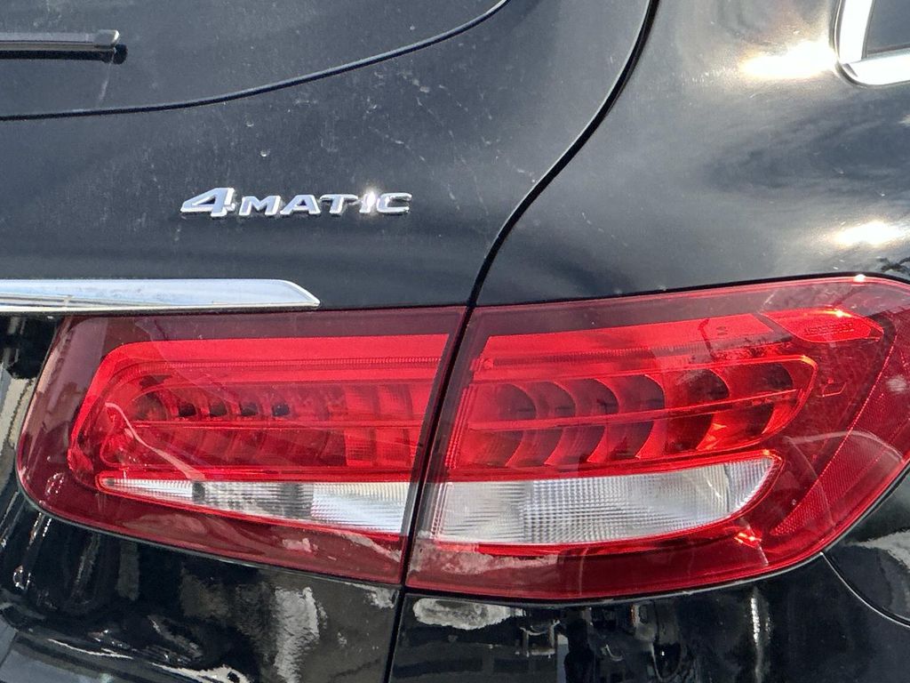 Thumbnail: 2019 Mercedes-Benz GLC - 10