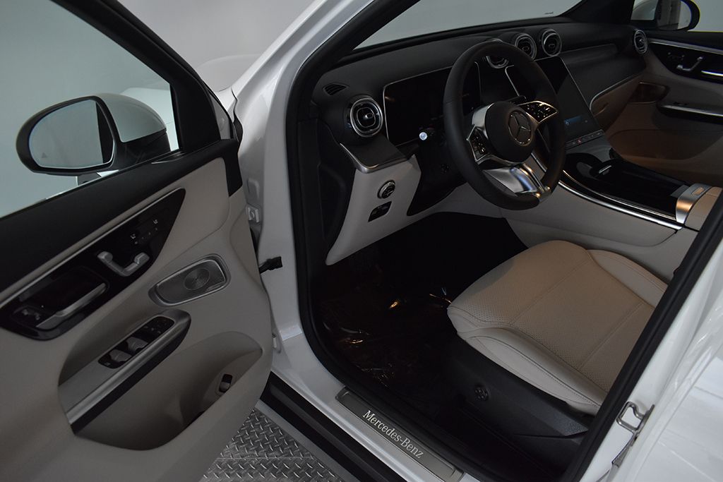 Thumbnail: 2026 Mercedes-Benz GLC - 9