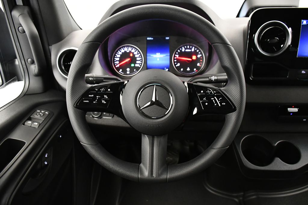 Thumbnail: 2025 Mercedes-Benz Sprinter - 13