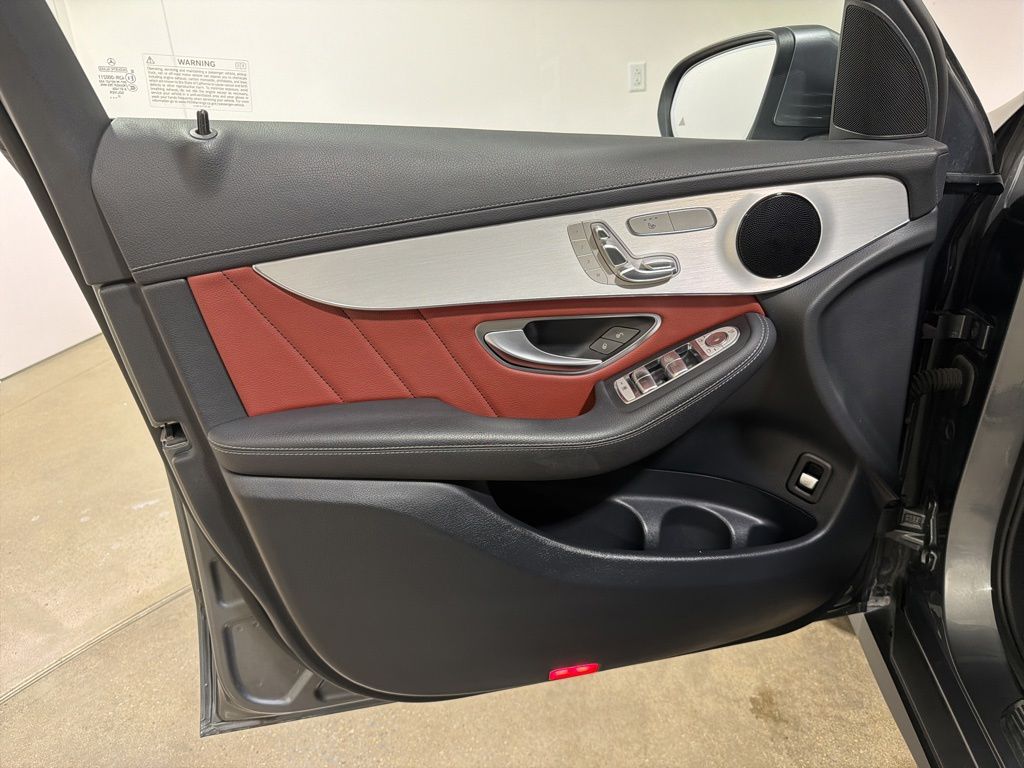 Used 2022  Mercedes-Benz GLC 300 image 9