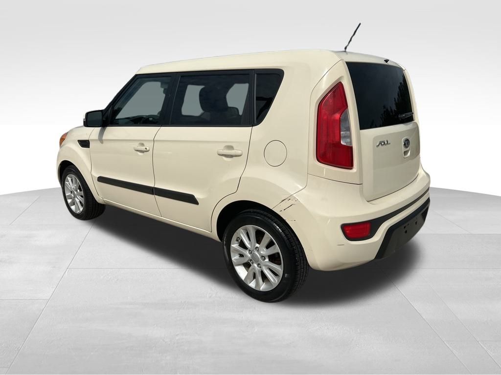 2013 Dune Kia Soul Plus FWD Hatchback