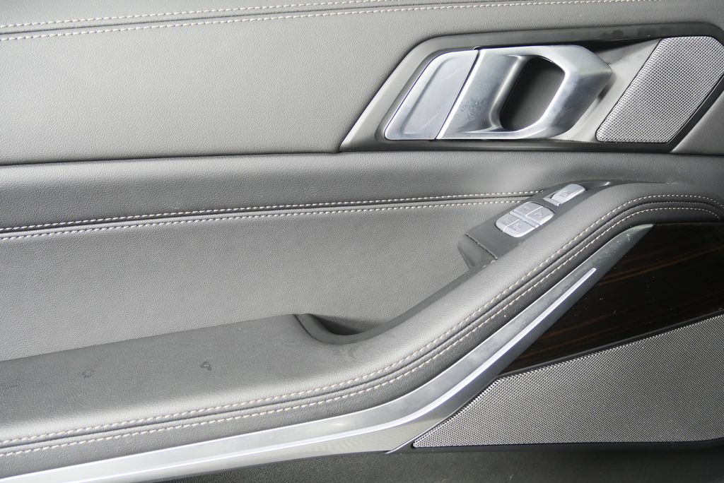 Thumbnail: 2025 BMW X7 - 13