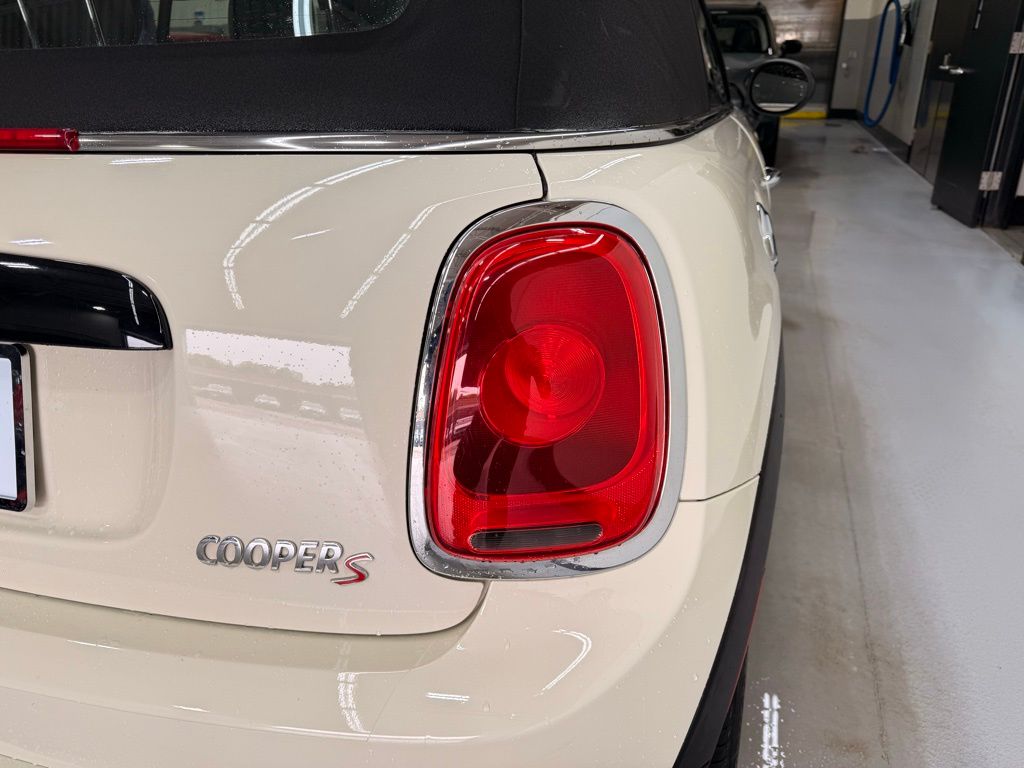 2016 MINI Cooper Base 5