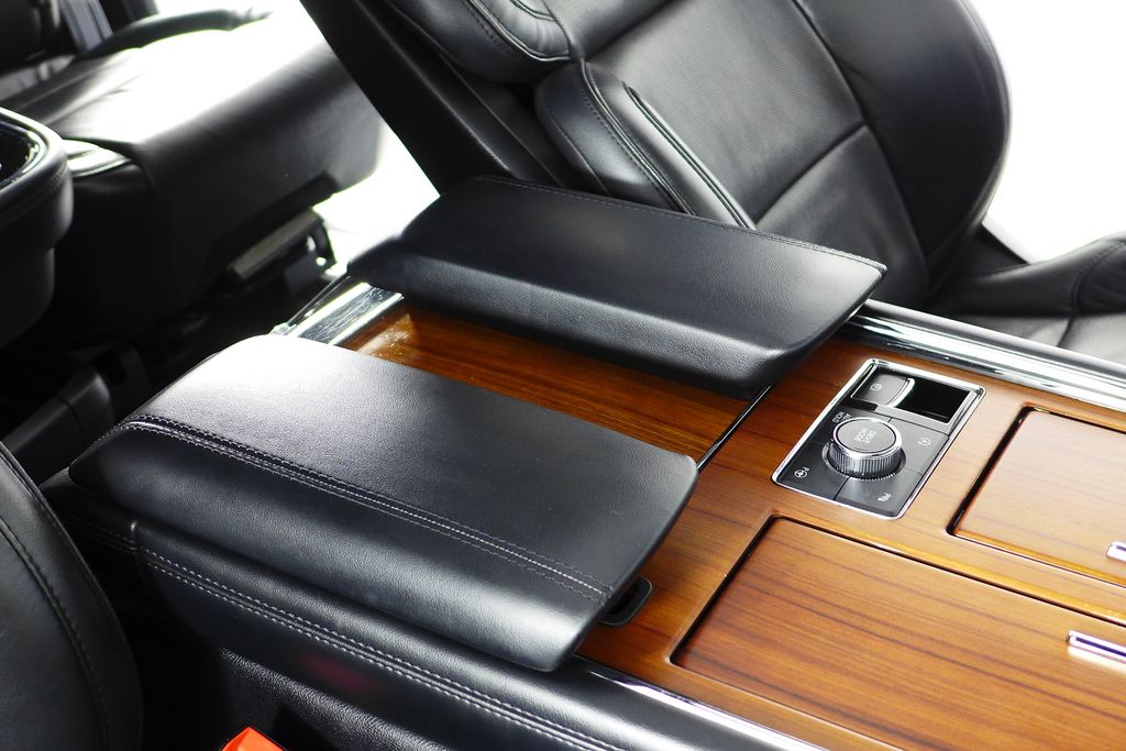 Thumbnail: 2019 Lincoln Navigator - 16