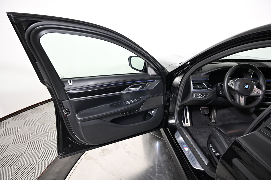Thumbnail: 2020 BMW 7 Series - 21