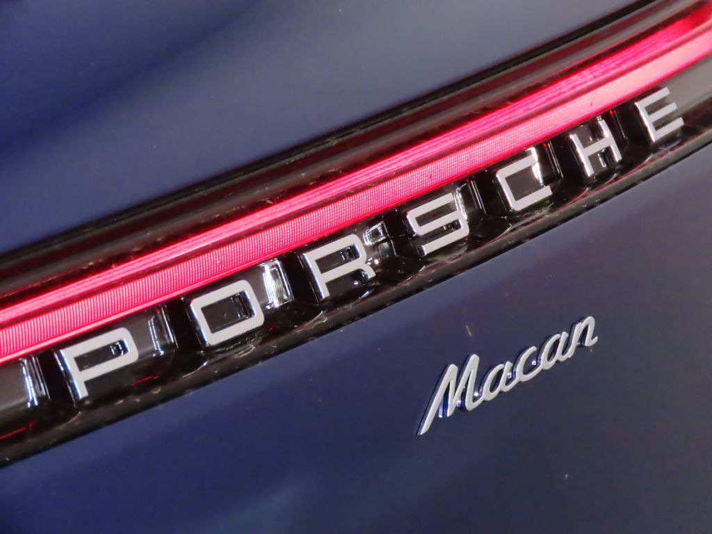 Thumbnail: 2026 Porsche Macan - 12