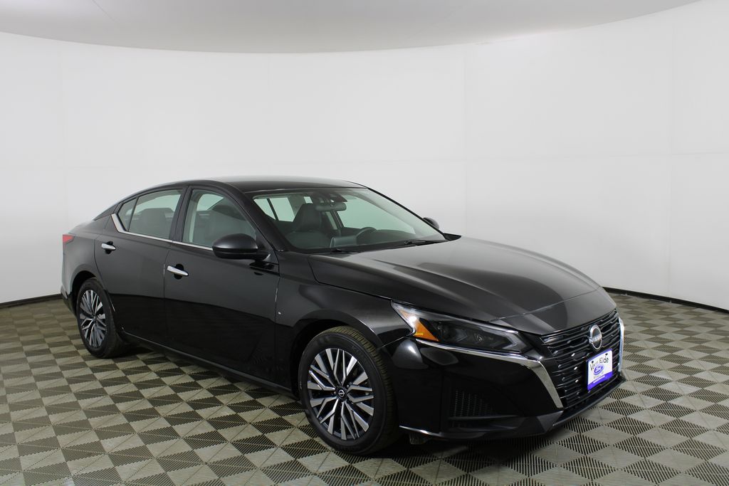 Super Black Clearcoat 2025 Nissan Altima Sedan Front-Wheel Drive Continuously Variable Transmission