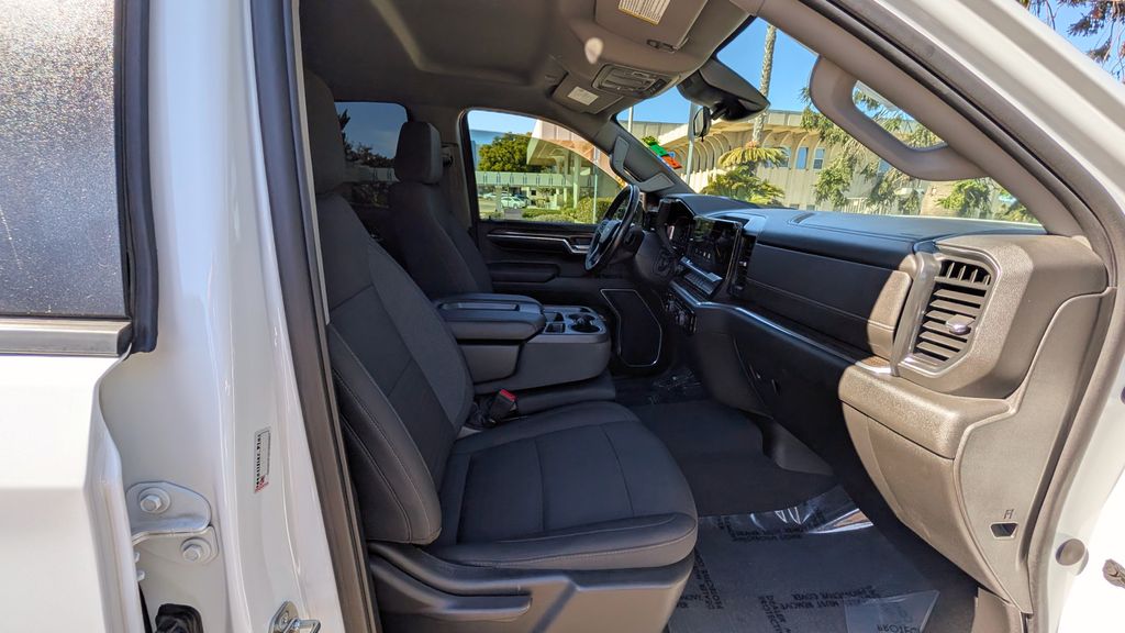 Used 2022 Chevrolet Silverado 1500 LT 4D Crew Cab