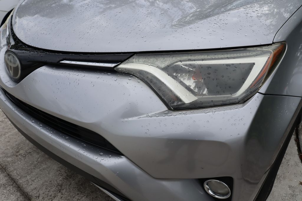 Thumbnail: 2018 Toyota RAV4 - 3
