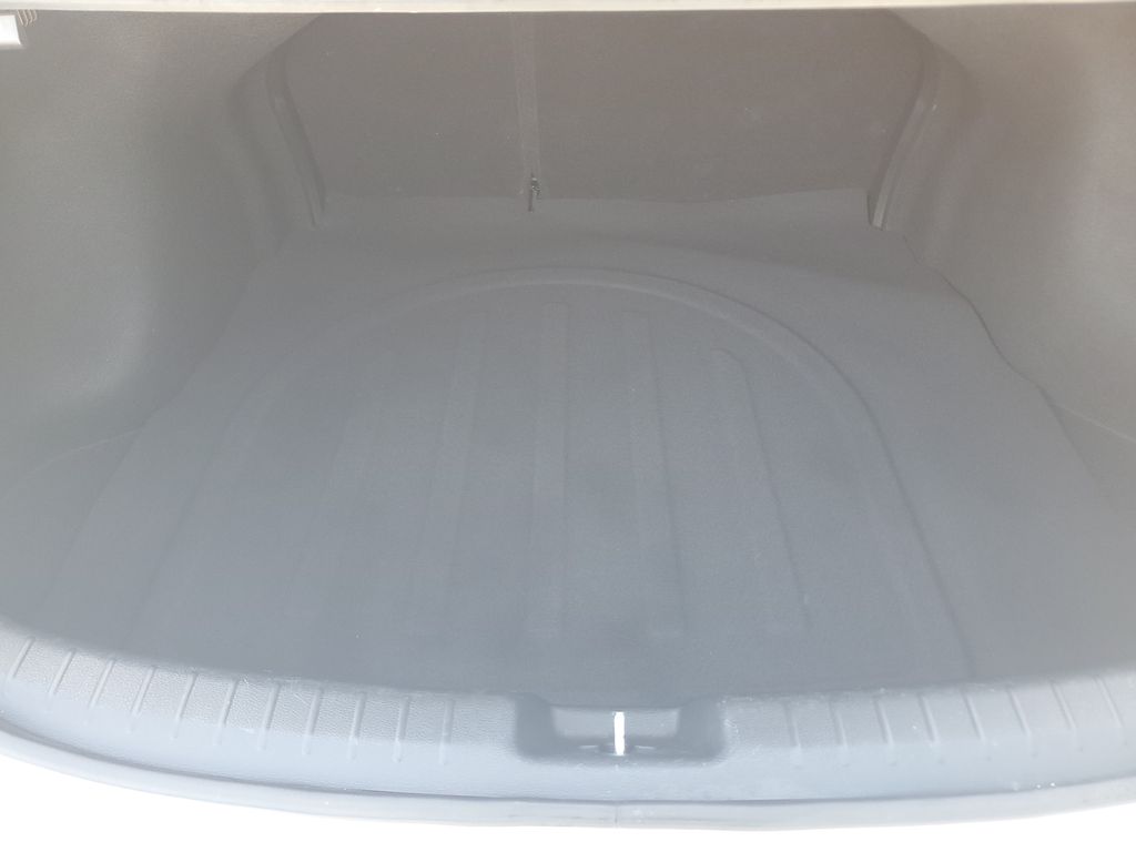 Used 2020 Silver Kia LXS image 9