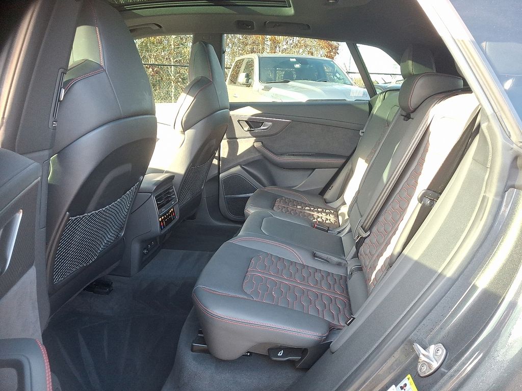 Thumbnail: 2023 Audi RS Q8 - 10