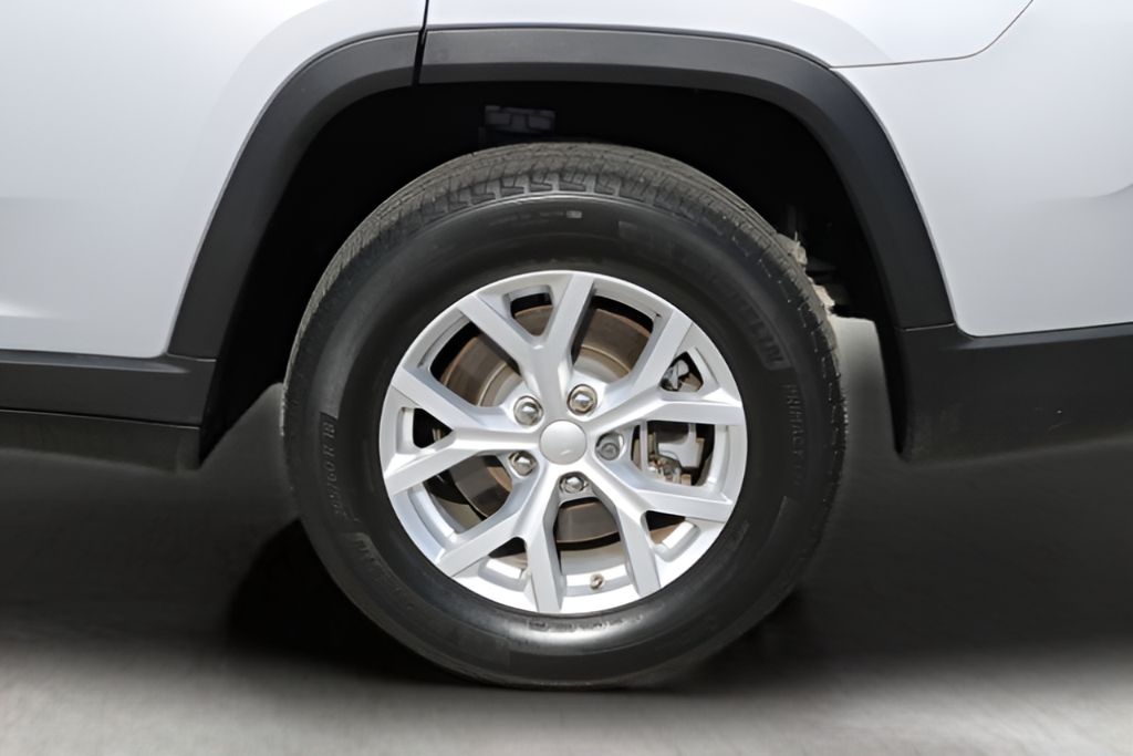 Used Car 2023 Jeep Grand Cherokee L  Limited For Sale Under $35,000 In Austin, Texas