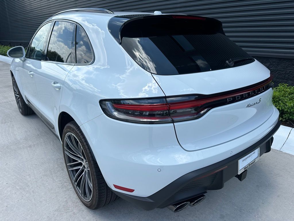 Thumbnail: 2025 Porsche Macan - 3