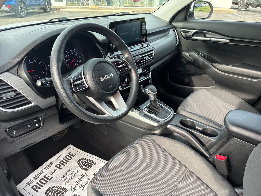 2023 Kia Seltos LX White at South Hills Kia