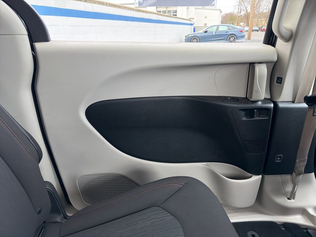 Thumbnail: 2017 Chrysler Pacifica - 20