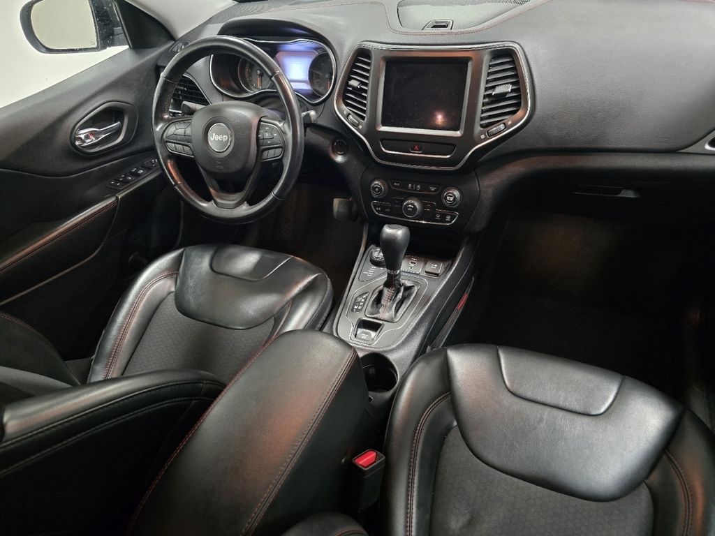 Used 2020 Black Jeep Trailhawk image 17