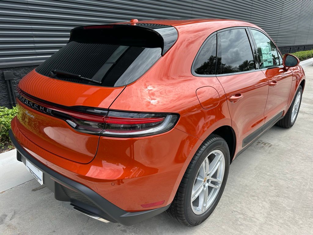 Thumbnail: 2025 Porsche Macan - 10