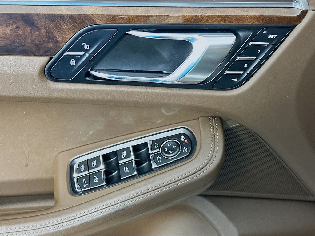 Thumbnail: 2018 Porsche Macan - 17