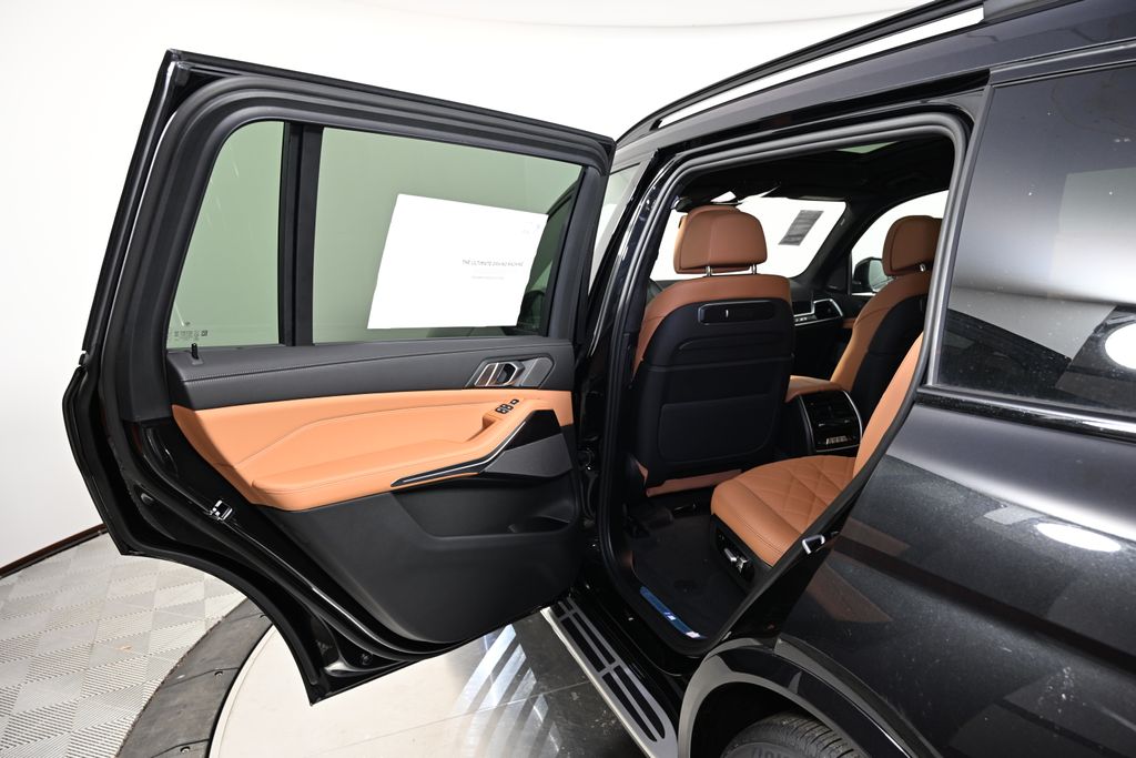 Thumbnail: 2026 BMW X7 - 23