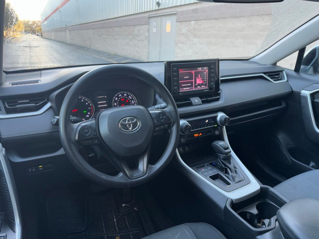 2021 Toyota RAV4 XLE 12