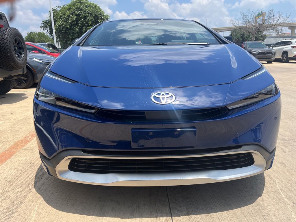 2026 Toyota Prius SE's photo