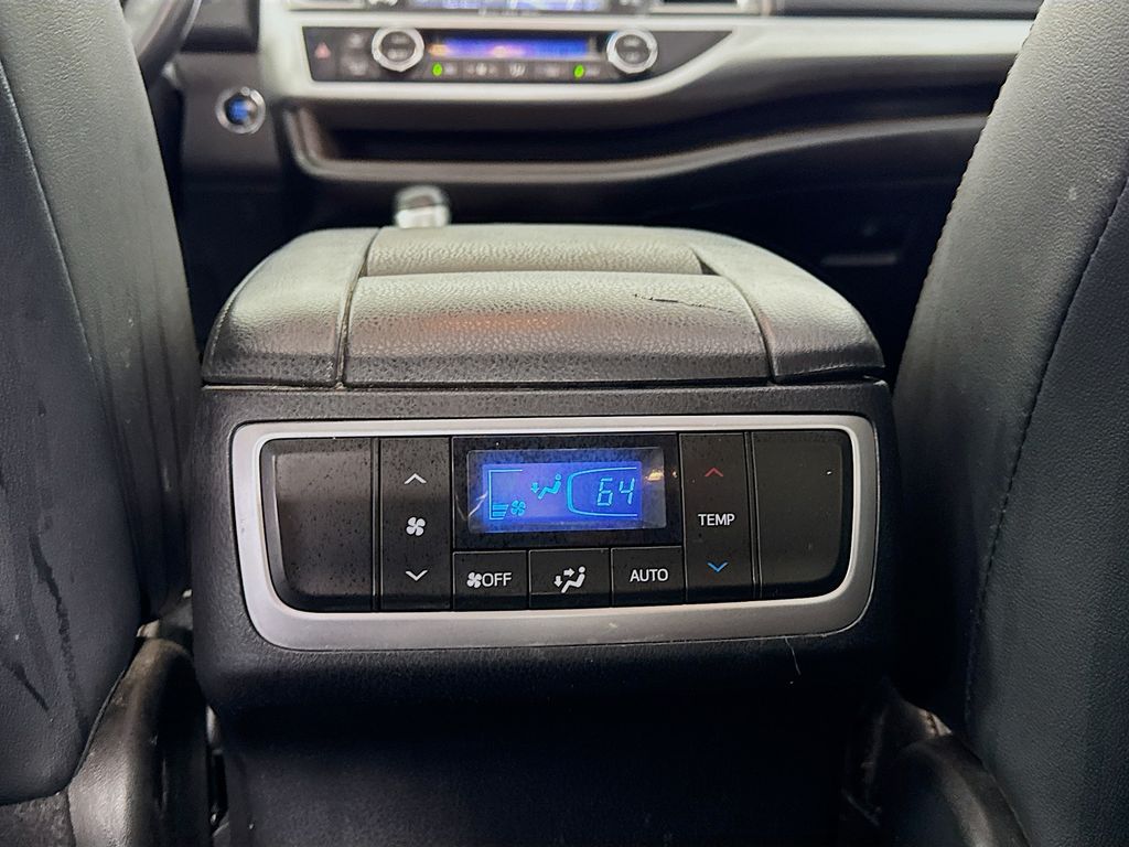 Used Car 2018 Toyota Highlander  Xle For Sale Under $25,000 In Austin, Texas