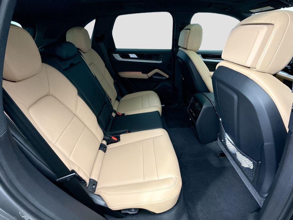 Thumbnail: 2026 Porsche Cayenne - 23
