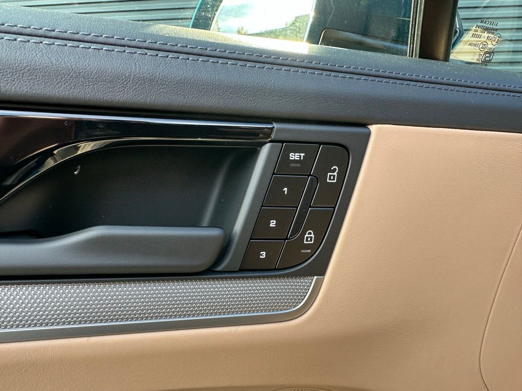 Thumbnail: 2026 Porsche Cayenne - 20