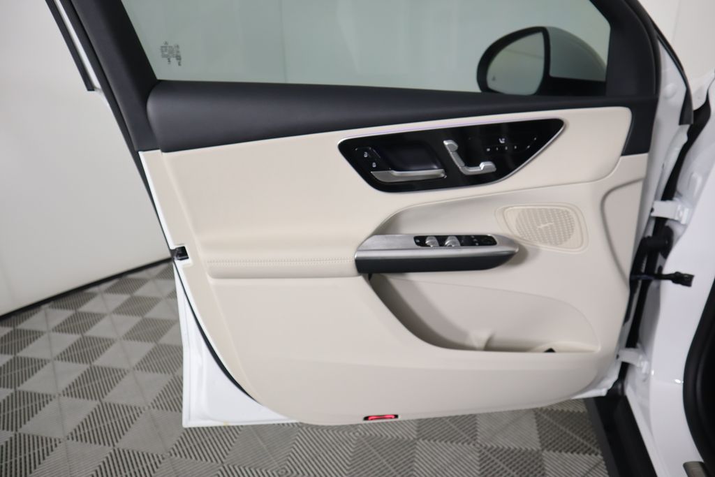 Thumbnail: 2025 Mercedes-Benz GLC - 24