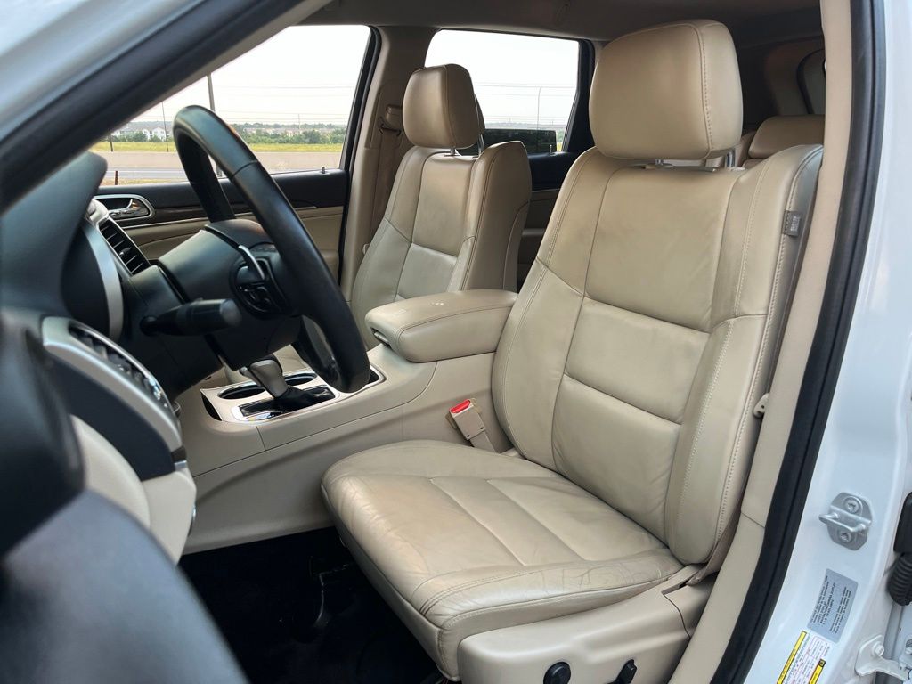 Thumbnail: 2017 Jeep Grand Cherokee - 26