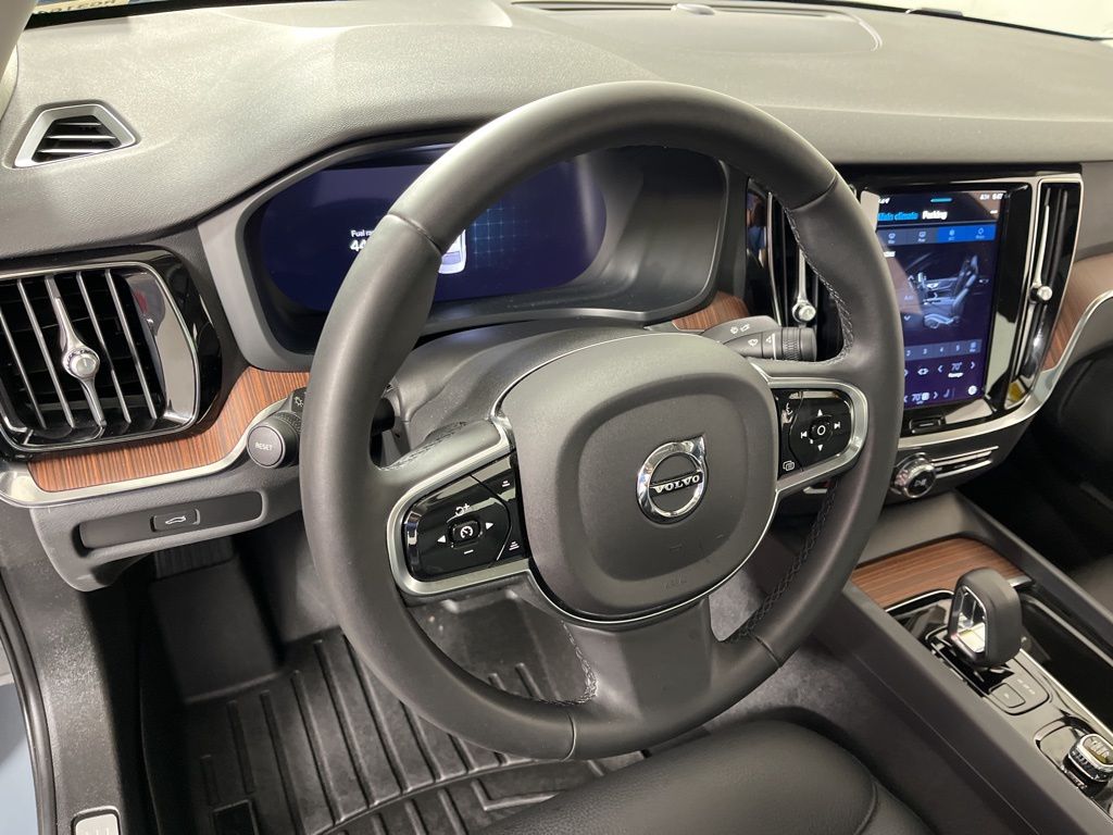 Thumbnail: 2024 Volvo S60 - 27