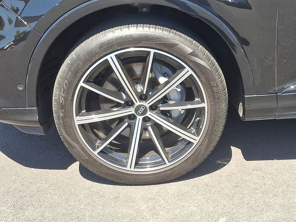 2022 Audi Q7 Premium Plus 8
