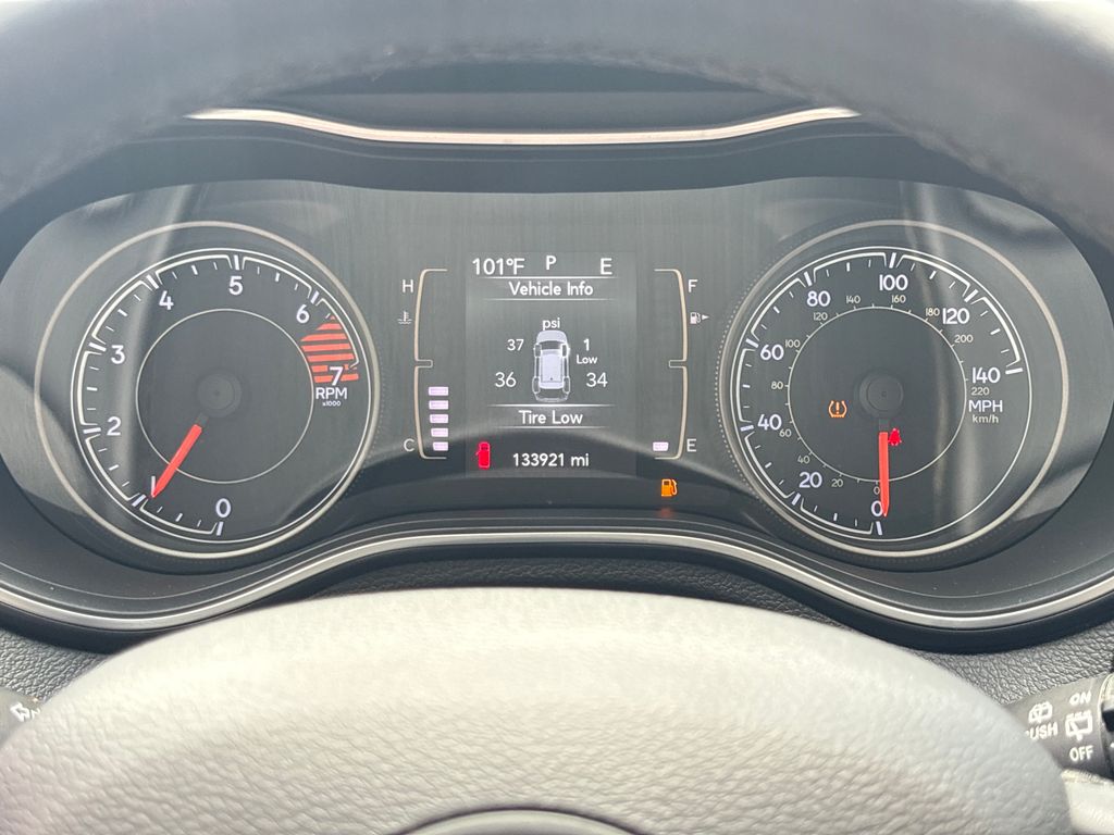Used 2019 Silver Jeep Latitude Plus image 22