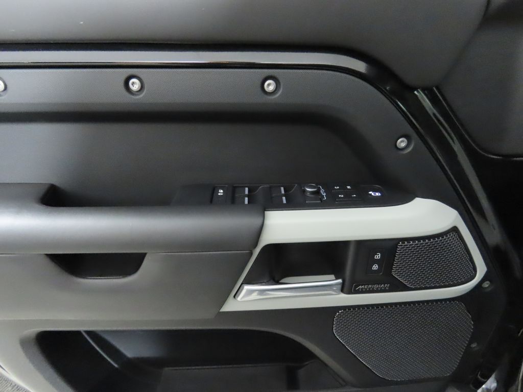 Thumbnail: 2023 Land Rover Defender - 24