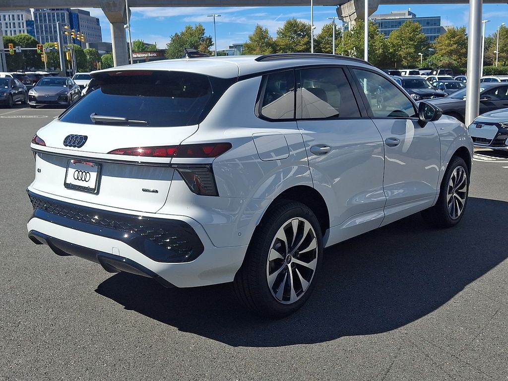 Thumbnail: 2026 Audi Q3 - 3