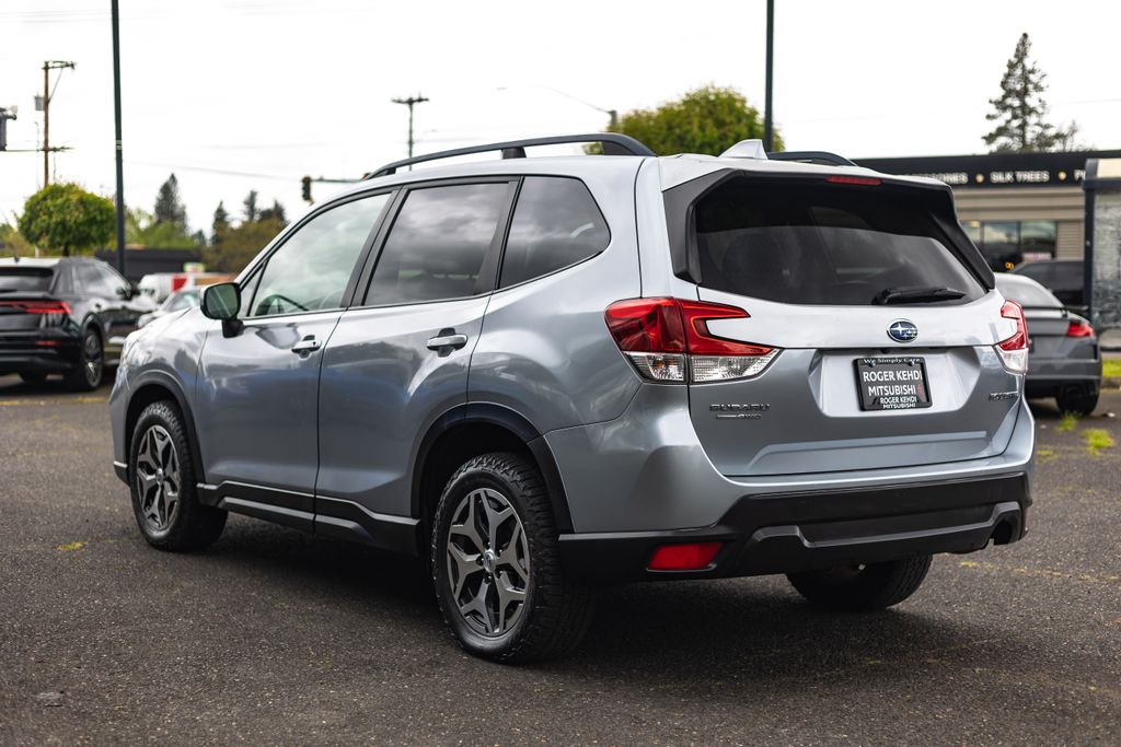 2019 Subaru Forester Premium thumbnail 11