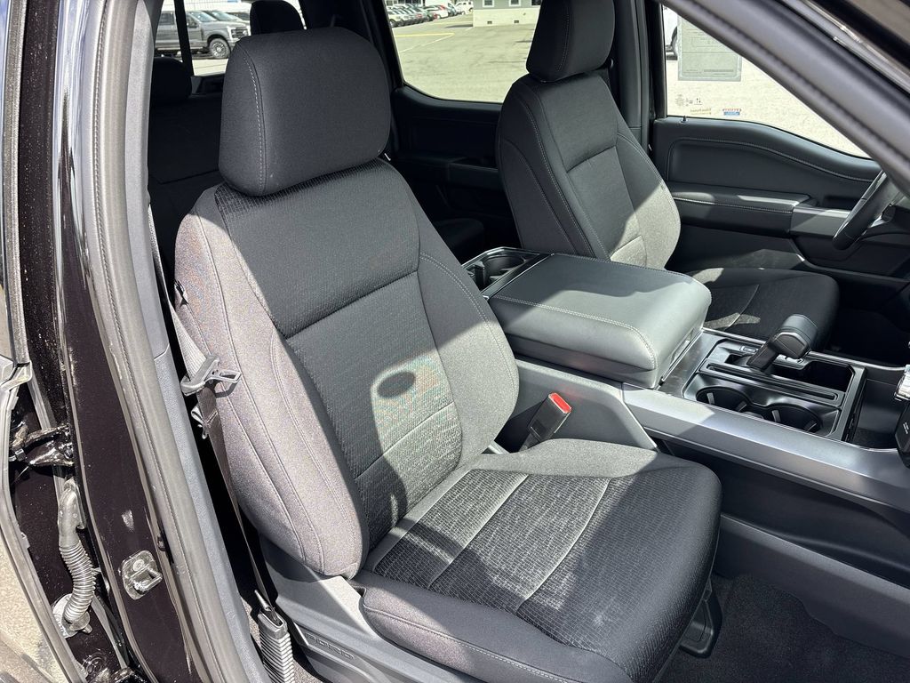 New 2026 Agate Black Metallic Ford XLT image 25