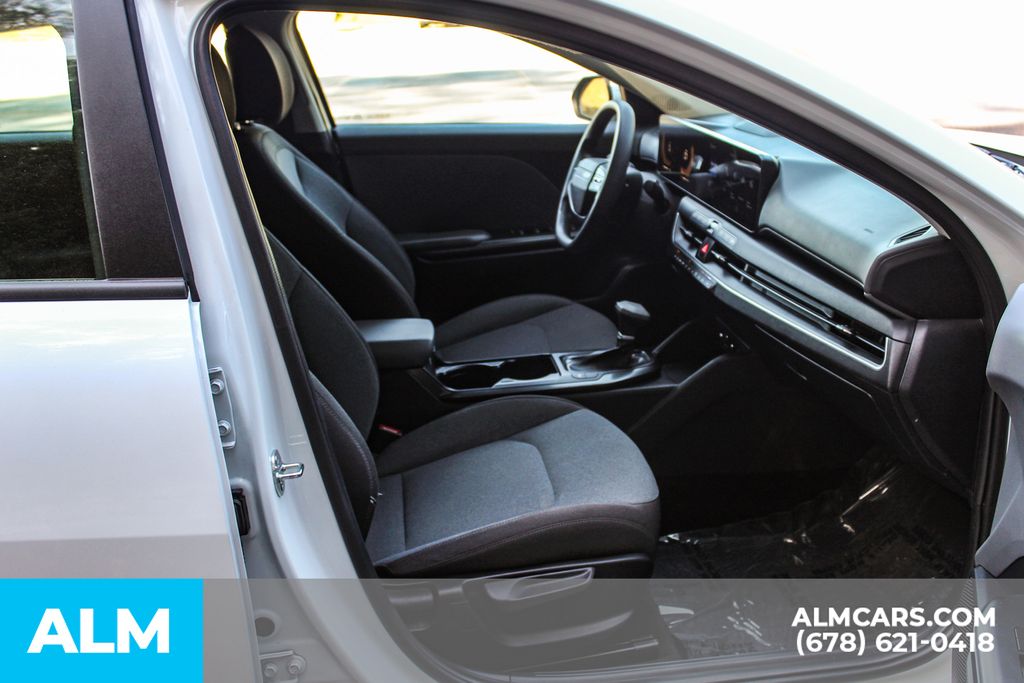 Used 2025 White Kia LXS image 20