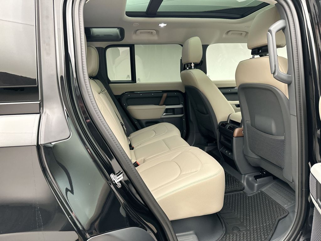 2024 Land Rover Defender 110 12